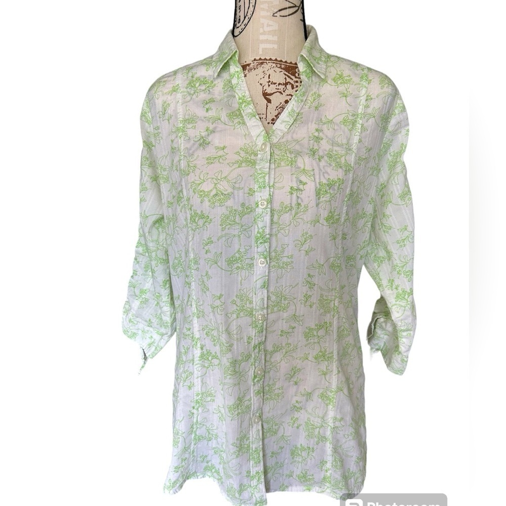 5/$25 Woolrich women’s 100% cotton button up blouse  size small
